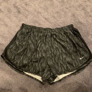 2x Nike Tempo Shorts